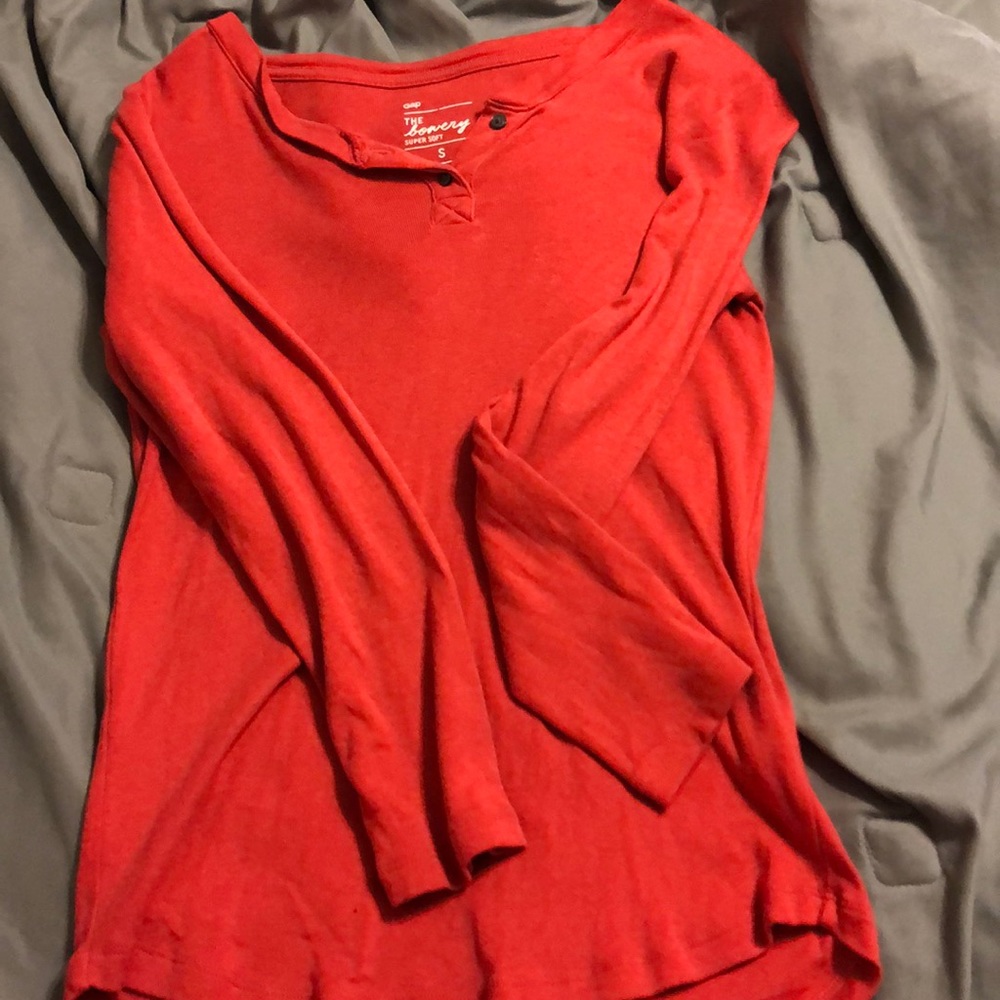 Quarter length sleeve knit shirt
